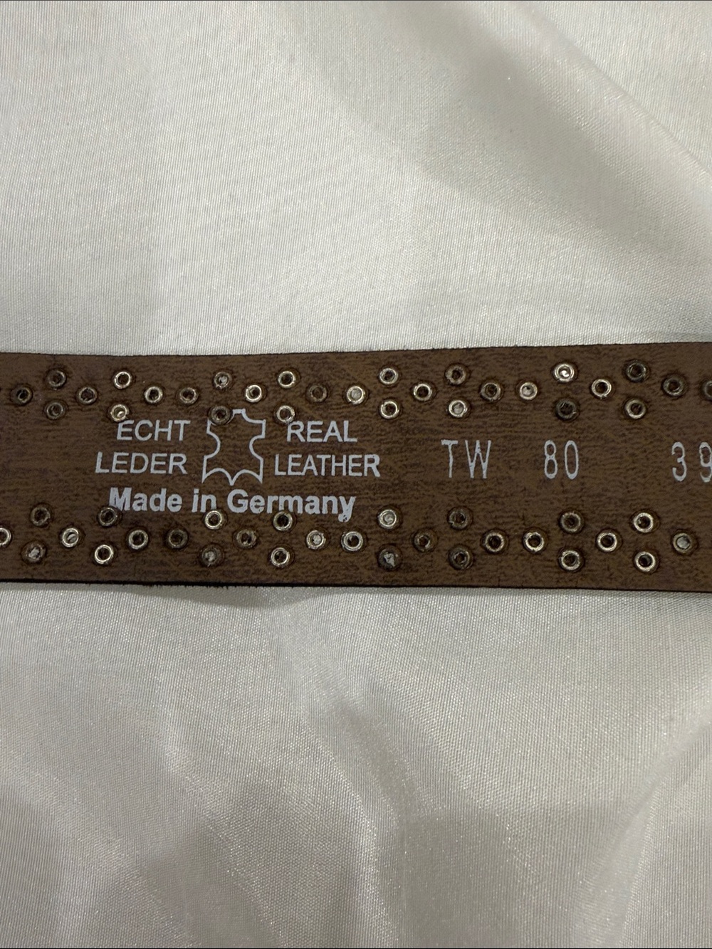 VANZETTI White Studded Leather Belt with Silver Buckle SZ 80 - Picture 5 of 6